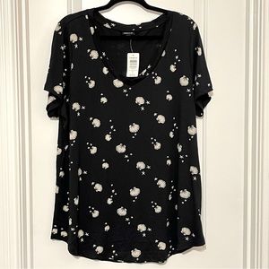 Torrid / V-Neck Seashell Tee / 2x / Black & Tan